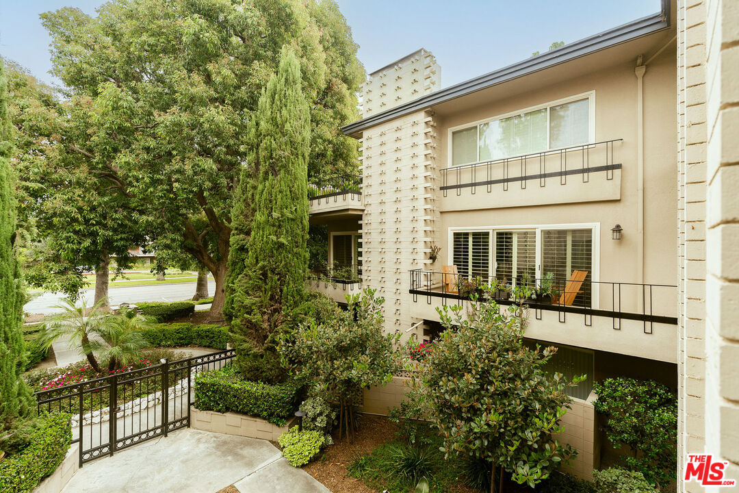 1235 S Orange Grove Blvd Unit: #3
