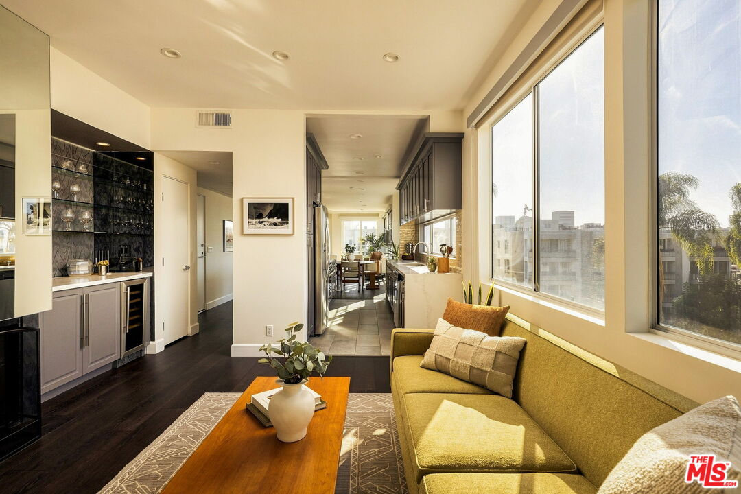1932 Selby Ave Unit: 401