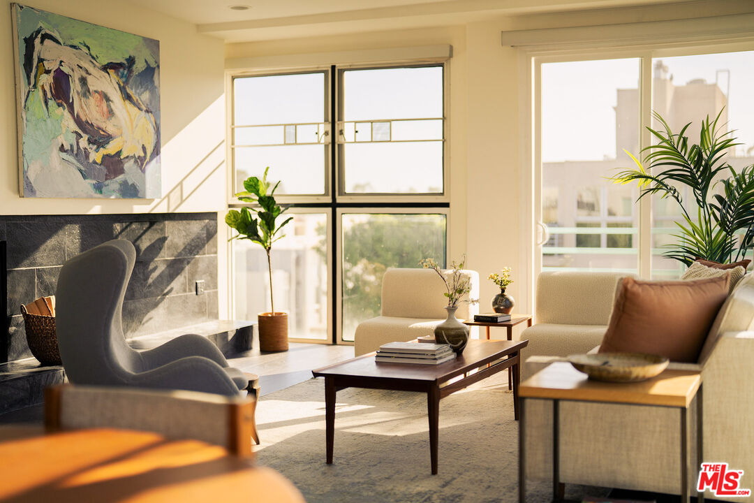 1932 Selby Ave Unit: 401