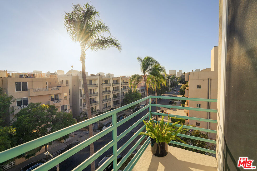 1932 Selby Ave Unit: 401