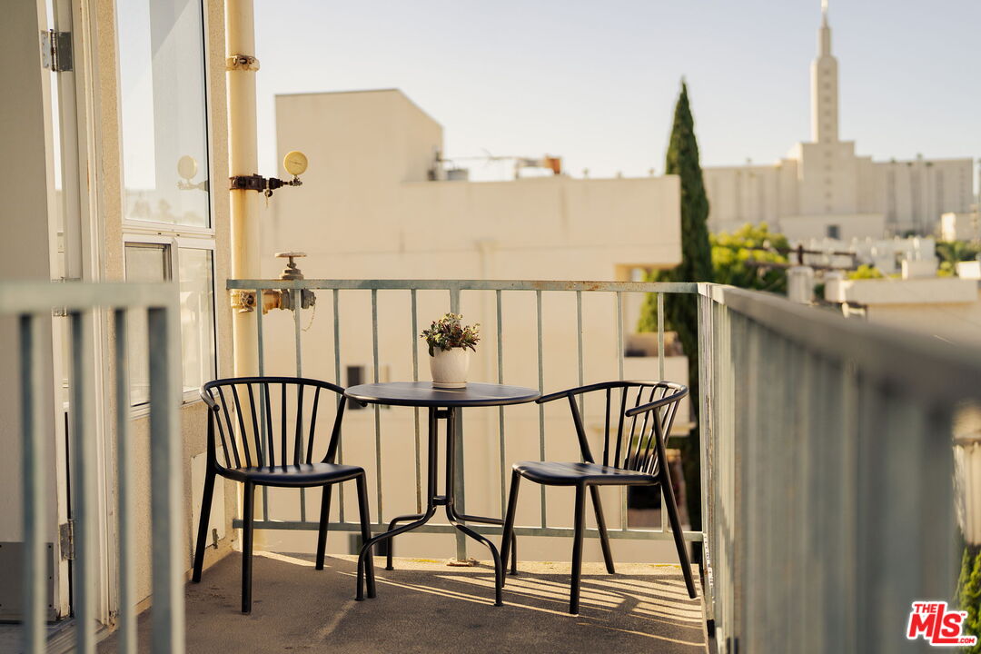 1932 Selby Ave Unit: 401