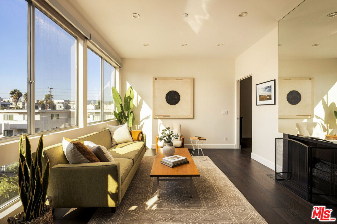 1932 Selby Ave Unit: 401