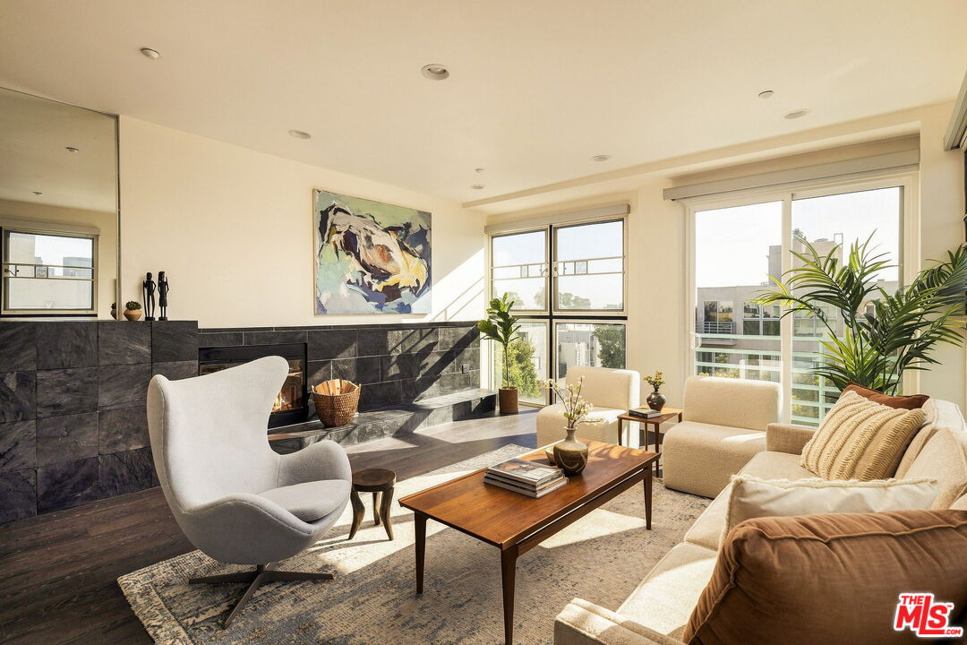 1932 Selby Ave Unit: 401