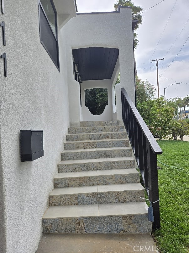 111 Monterey RD