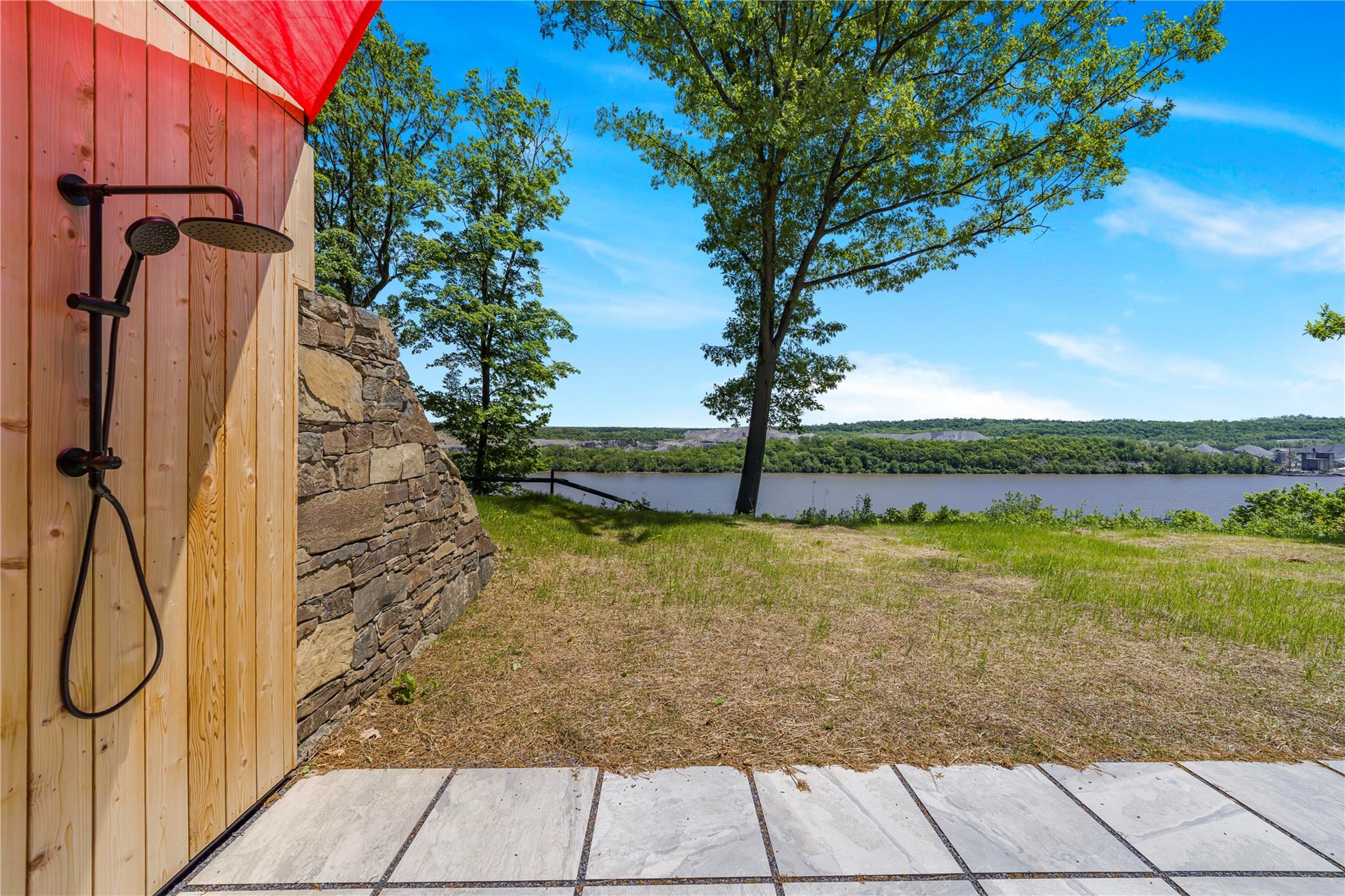 8 River Vista Drive