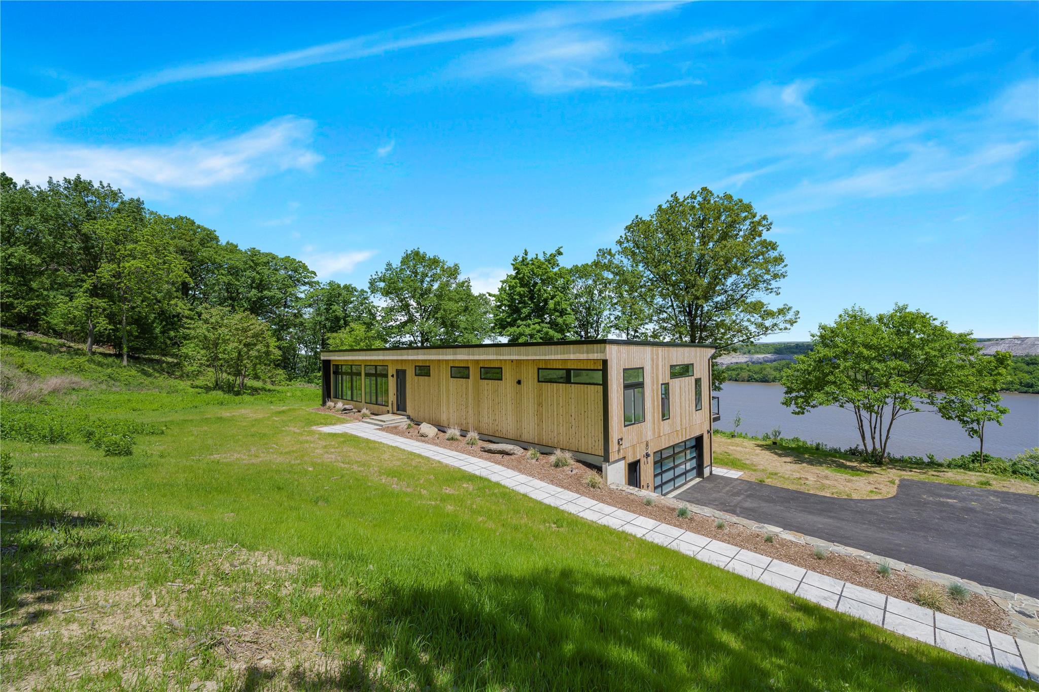 8 River Vista Drive