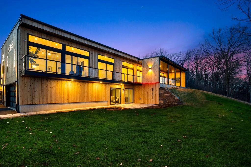 8 River Vista Drive
