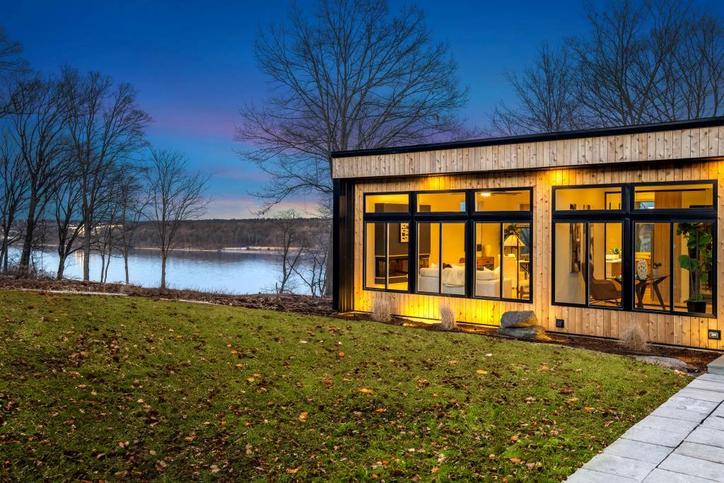 8 River Vista Drive