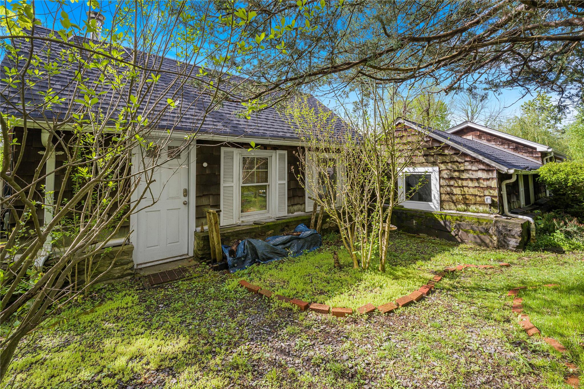 689 Albany Post Road