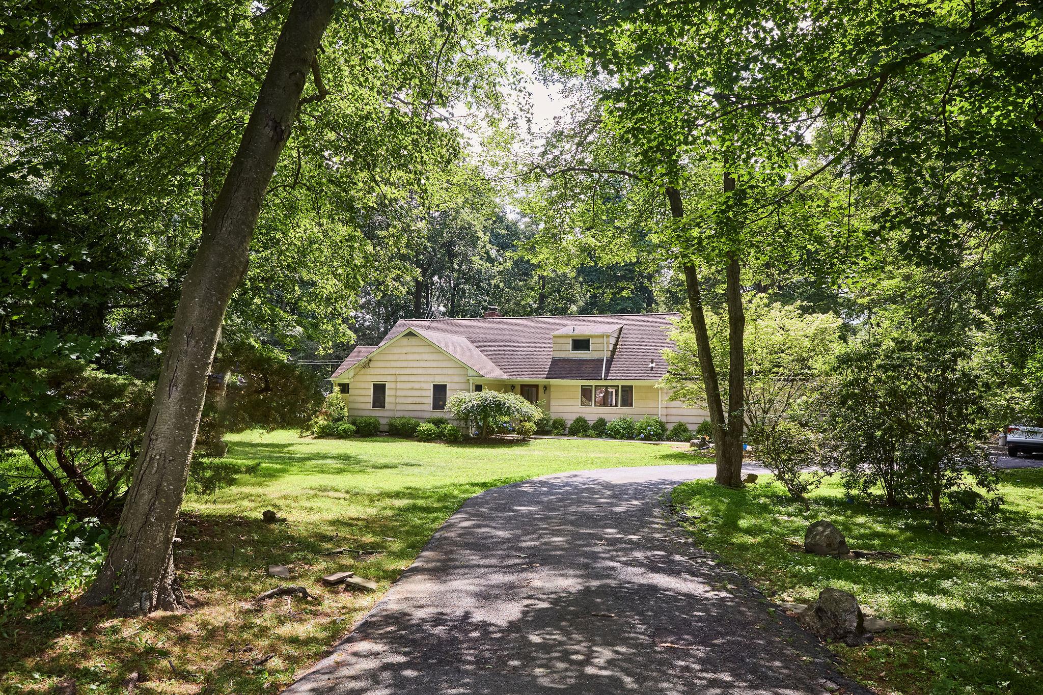 6 Algonquin Drive