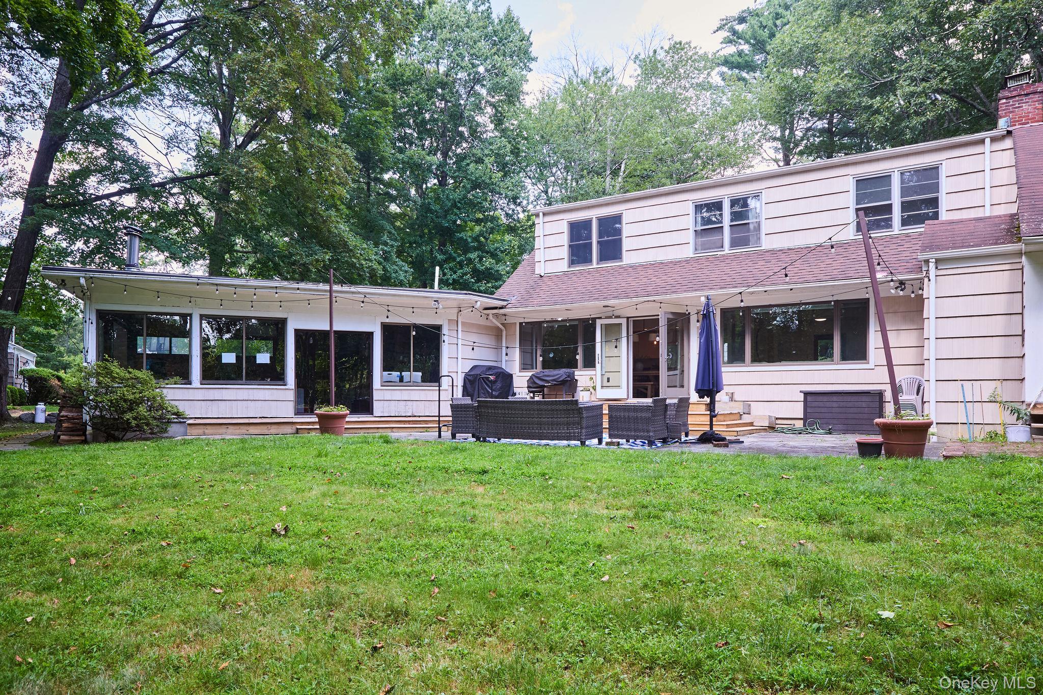 6 Algonquin Drive