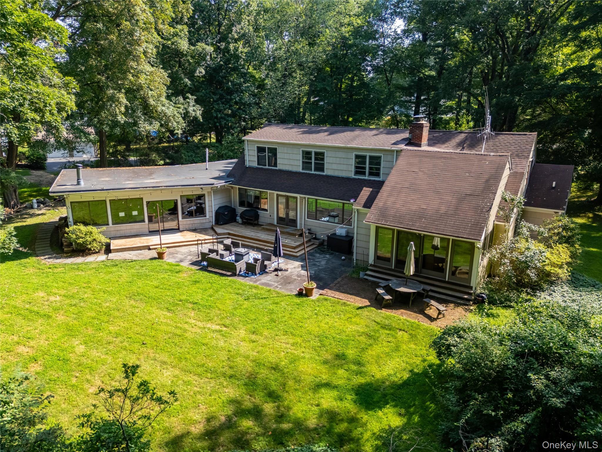 6 Algonquin Drive