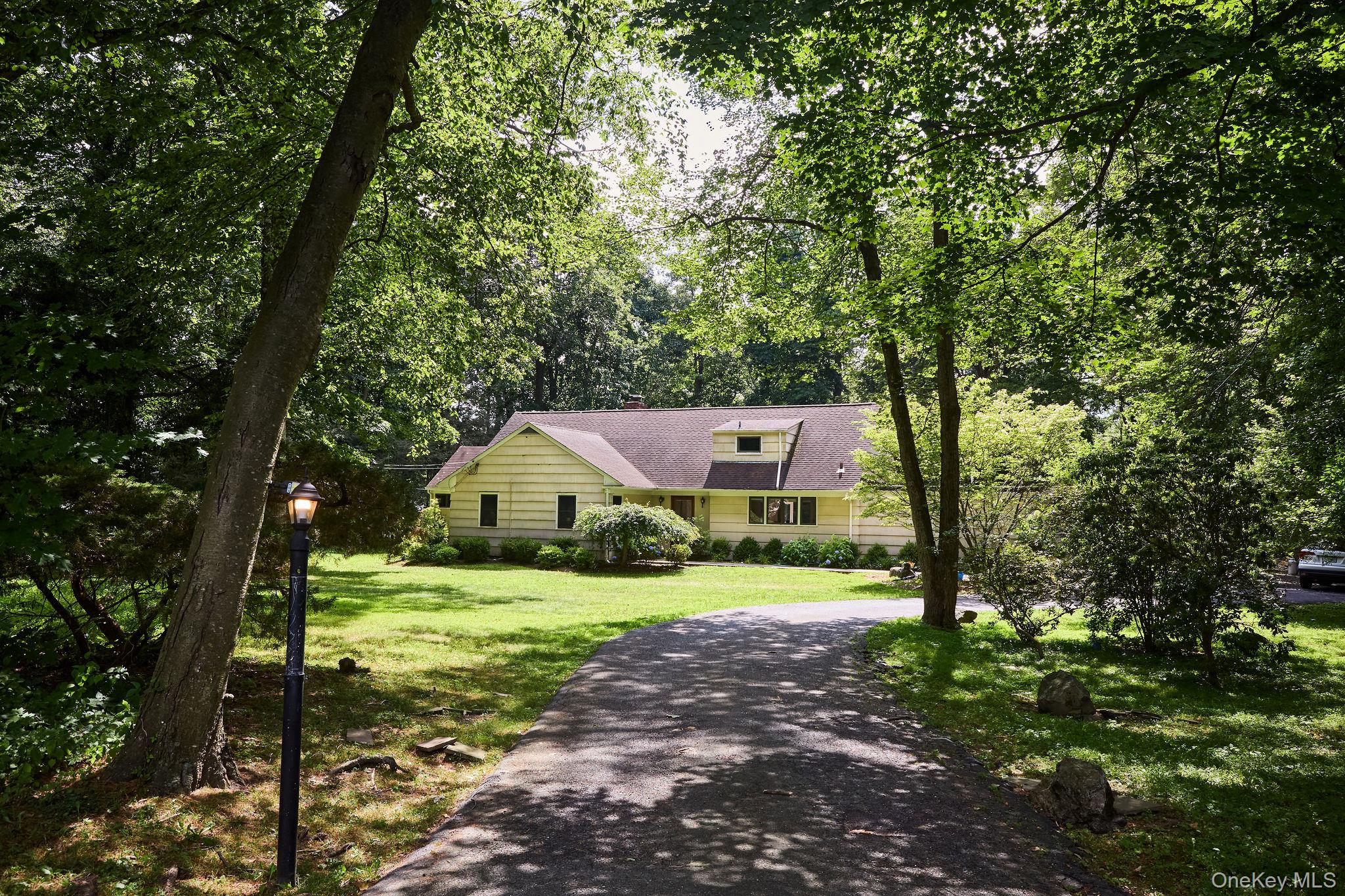 6 Algonquin Drive