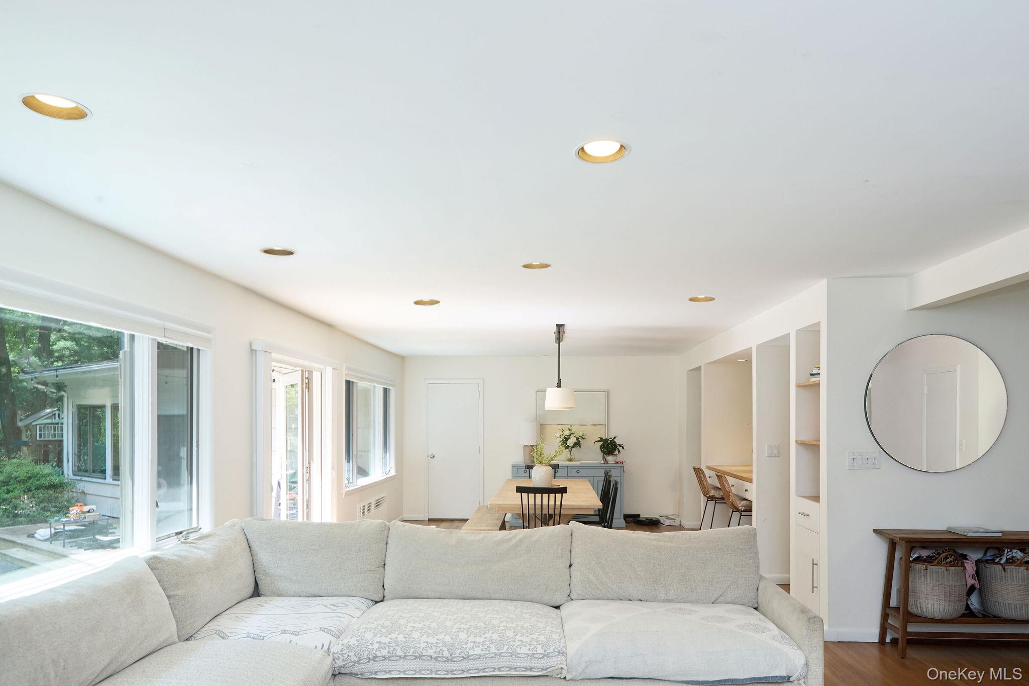 6 Algonquin Drive