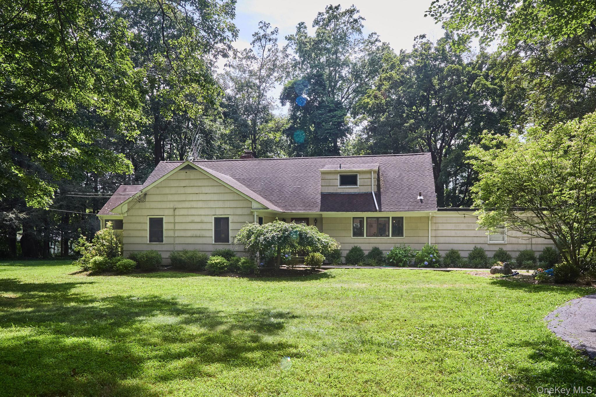 6 Algonquin Drive