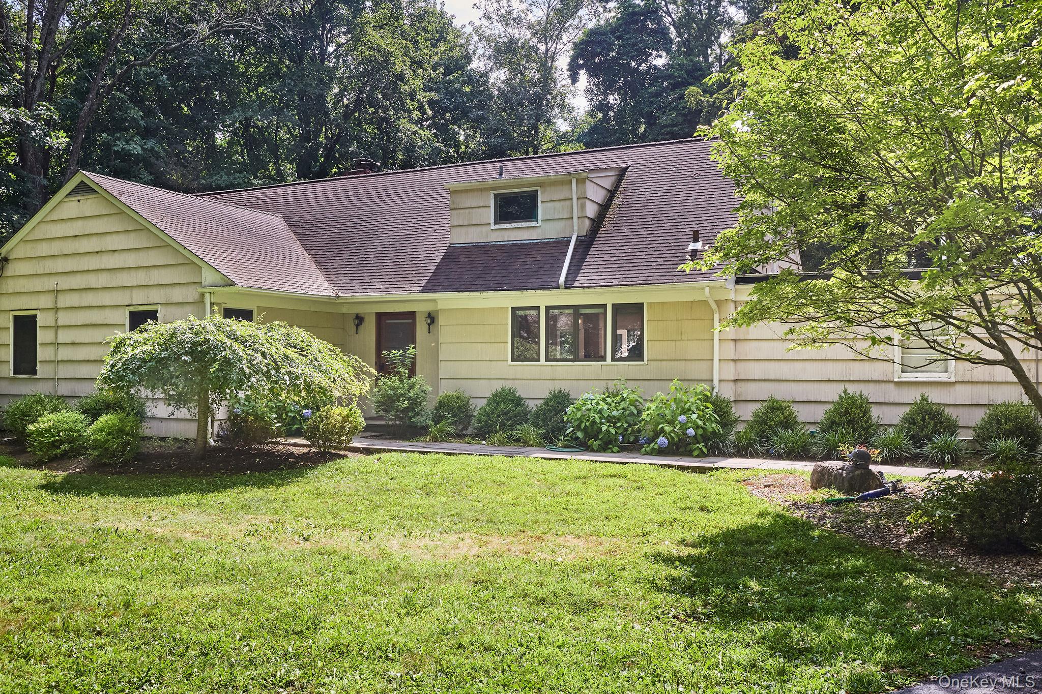 6 Algonquin Drive