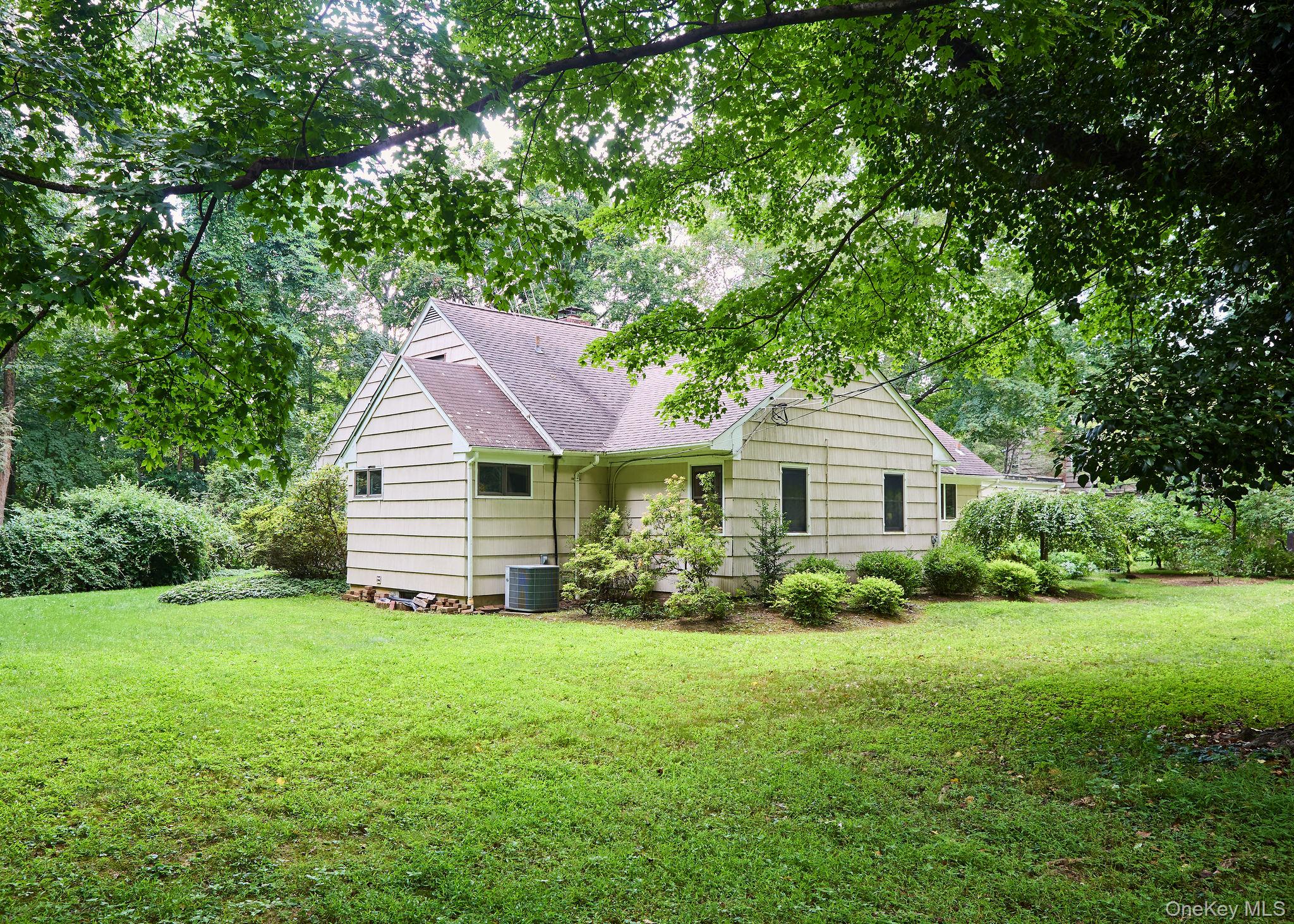 6 Algonquin Drive