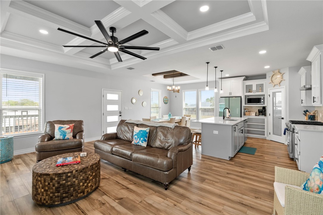 213 Las Palmas Dr