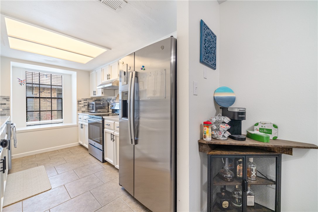 1818 Rodd Field Road J-5