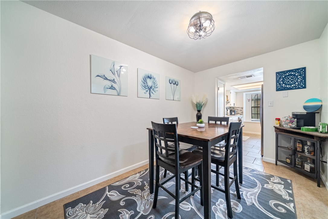 1818 Rodd Field Road J-5