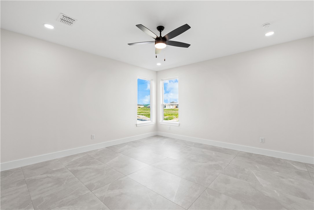 1494 Irigoyen Ct