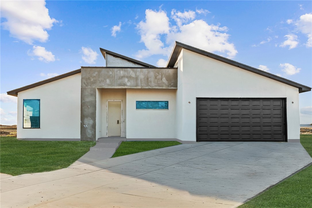 New construction home on a cul-de-sac at 1494 Irigoyen in Corpus Christi TX