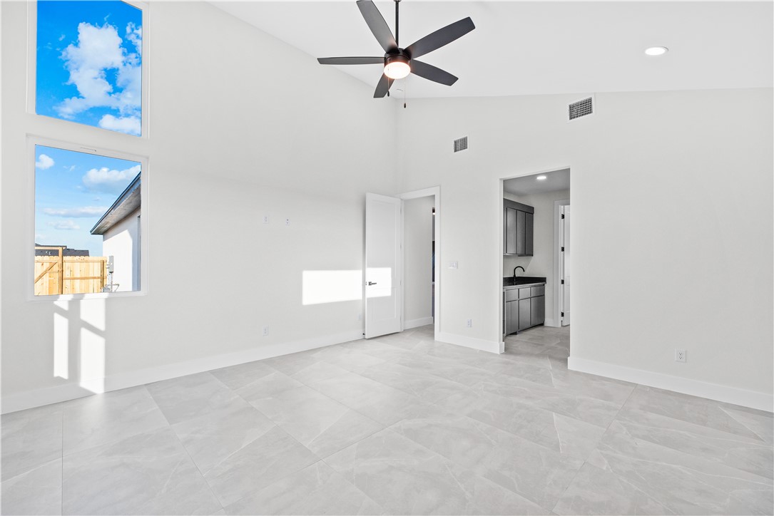 1494 Irigoyen Ct