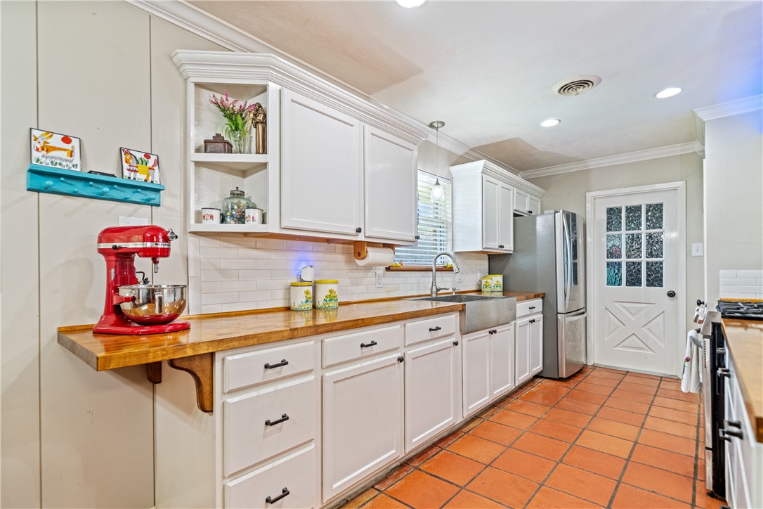 750 Burkshire Dr