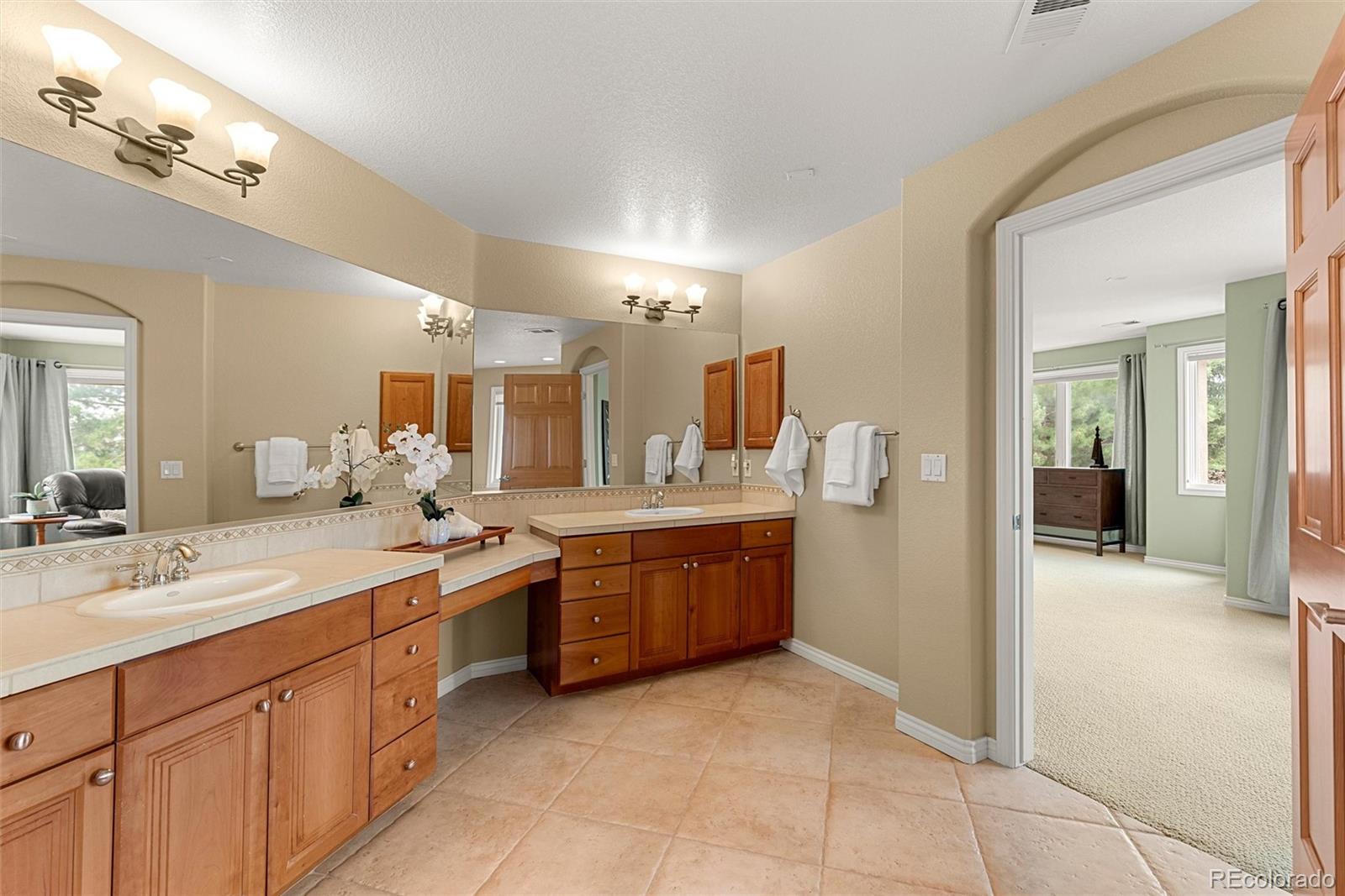1739 Redwing Lane