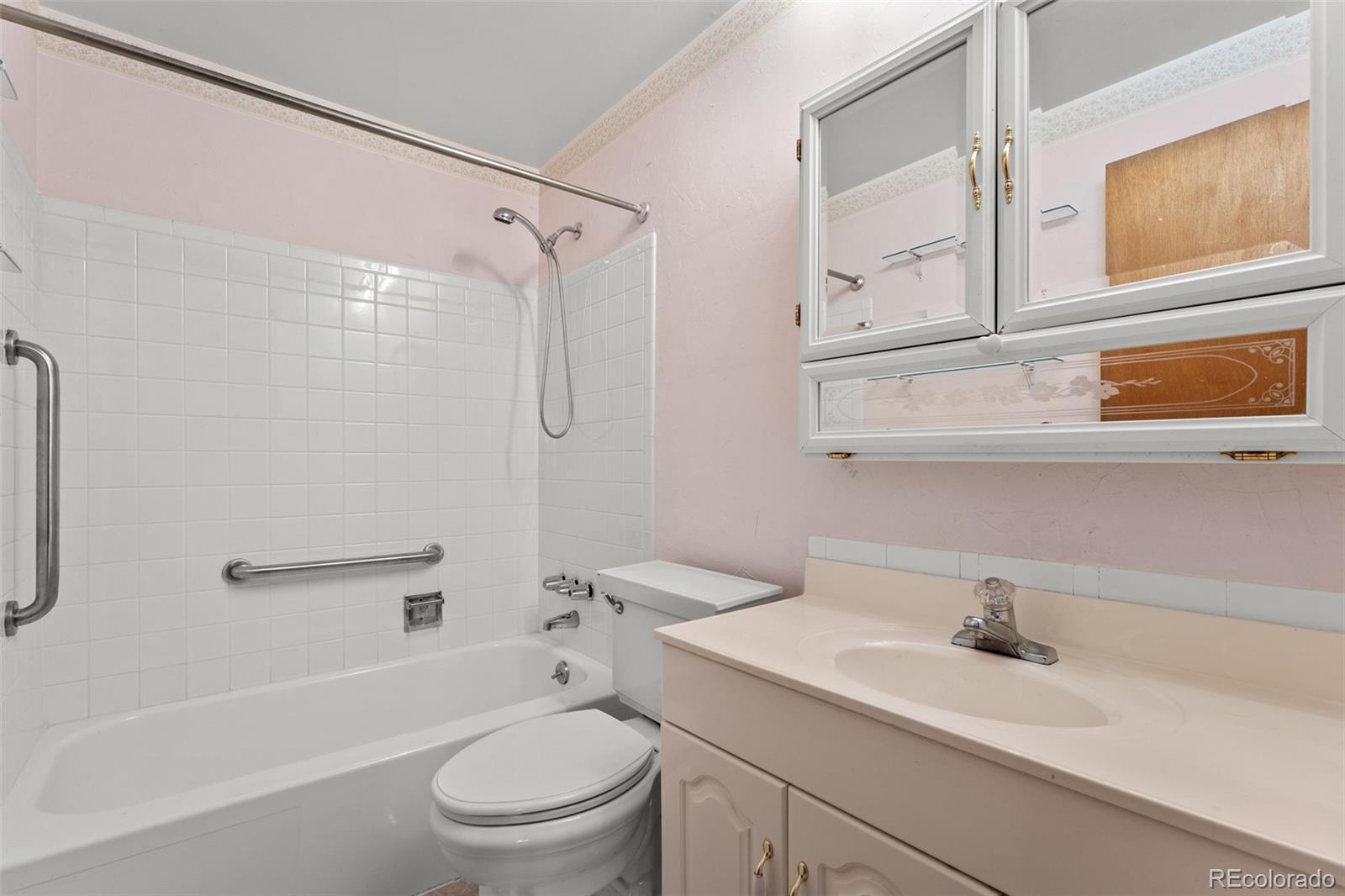 1735 S Pratt Parkway