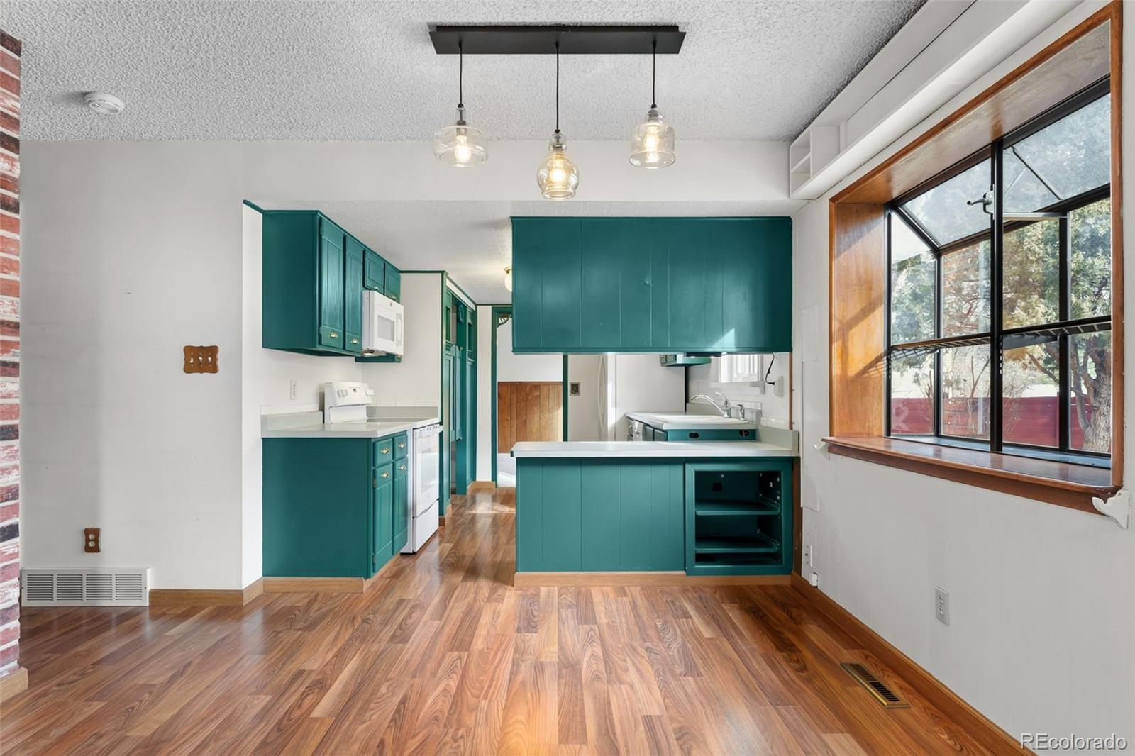 1735 S Pratt Parkway