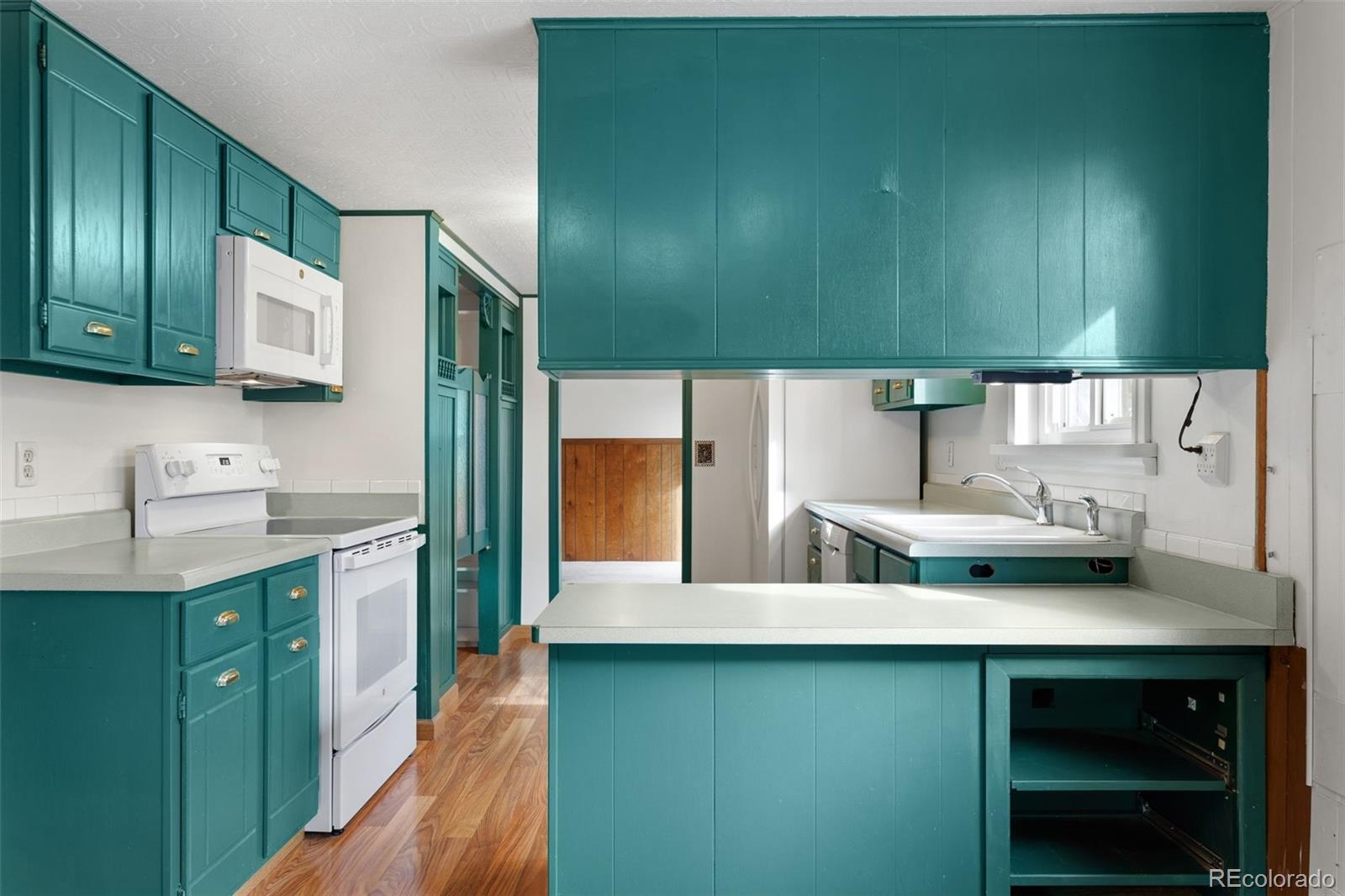 1735 S Pratt Parkway