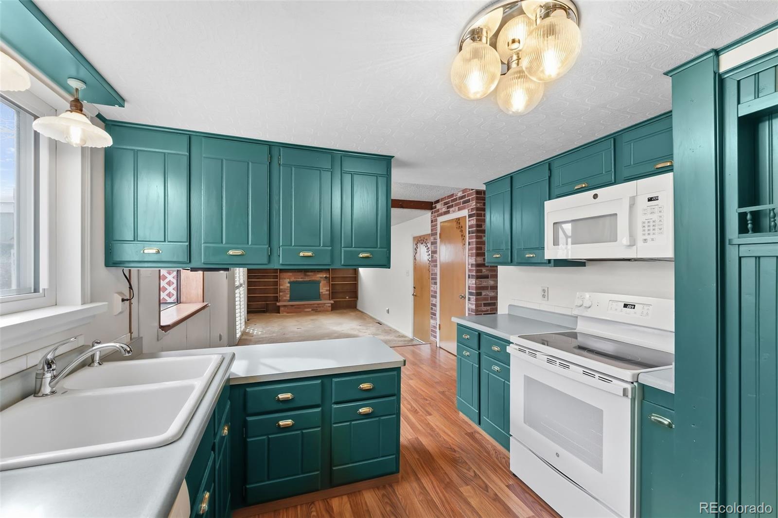 1735 S Pratt Parkway