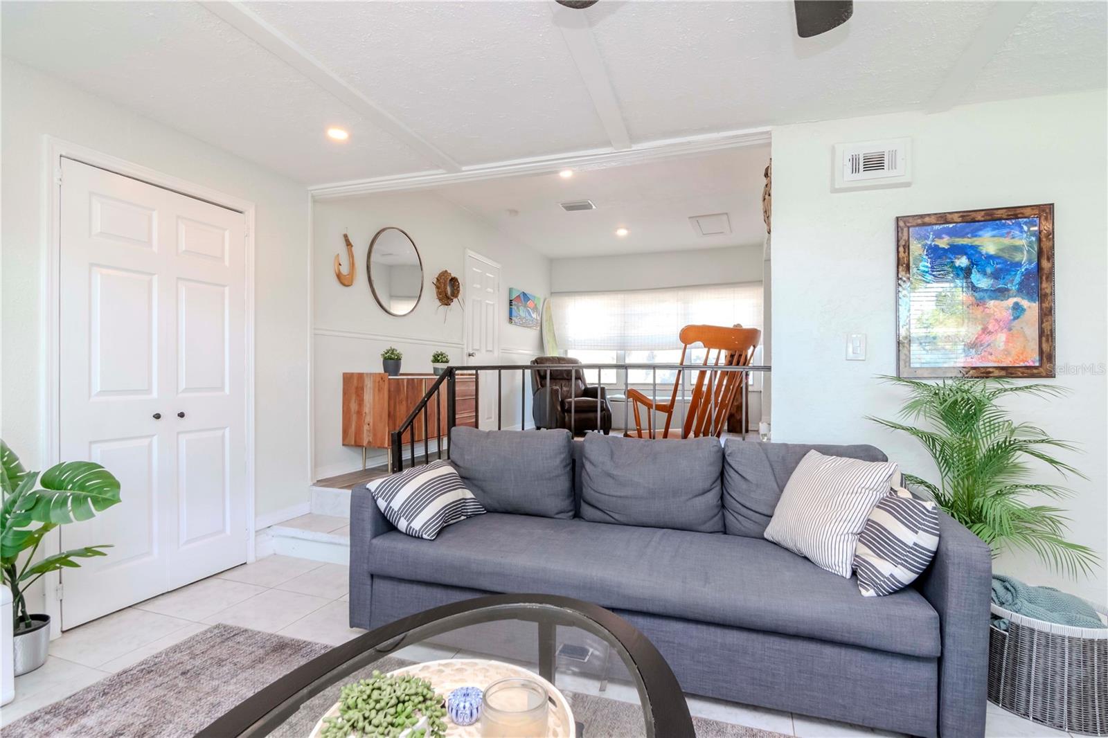 1528 W RIVER SHORE WAY