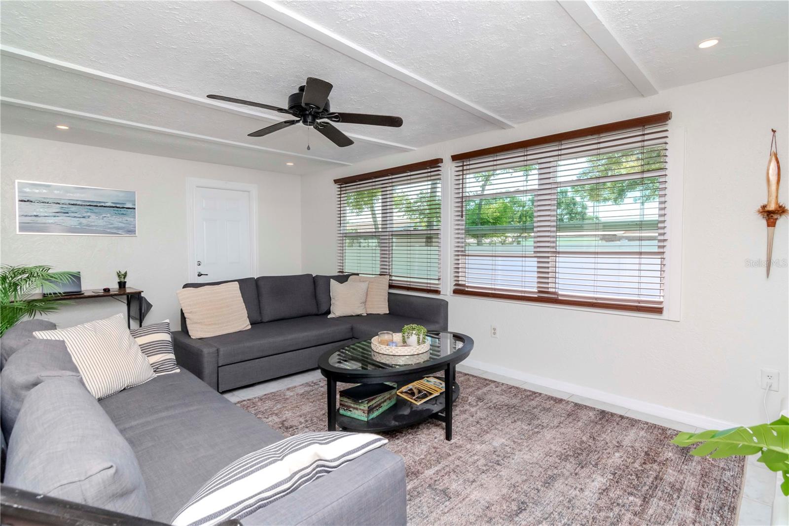 1528 W RIVER SHORE WAY