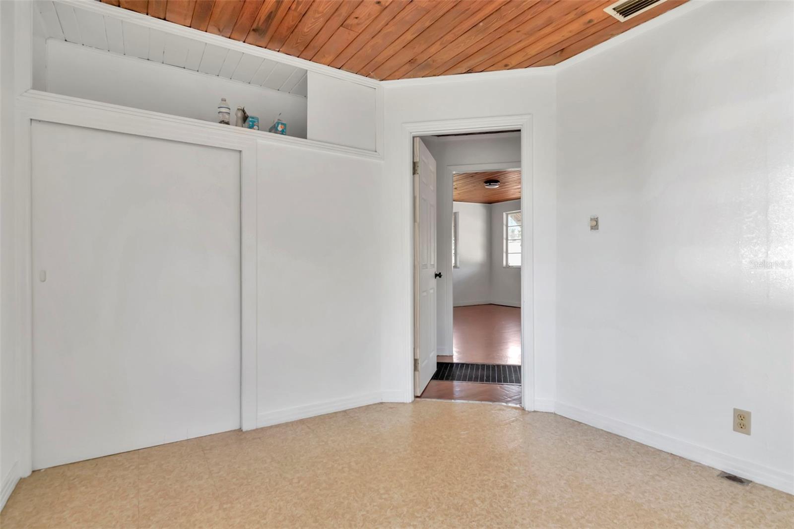 215 W VIOLET ST