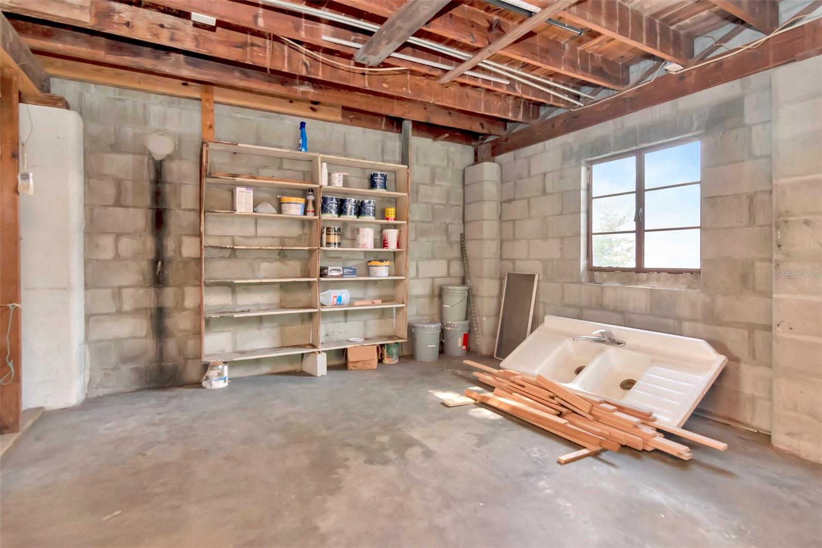 215 W VIOLET ST
