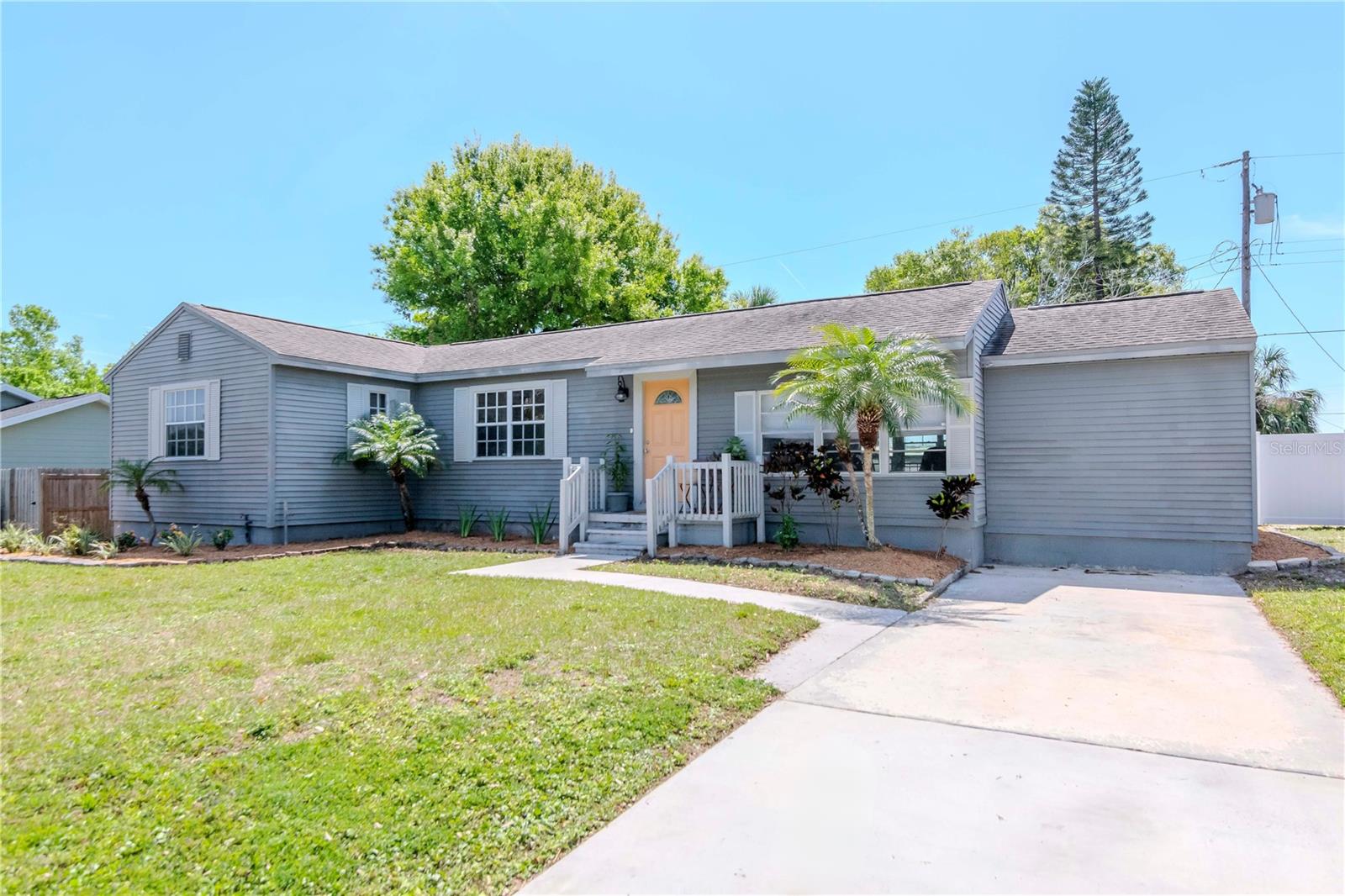 1528 W RIVER SHORE WAY