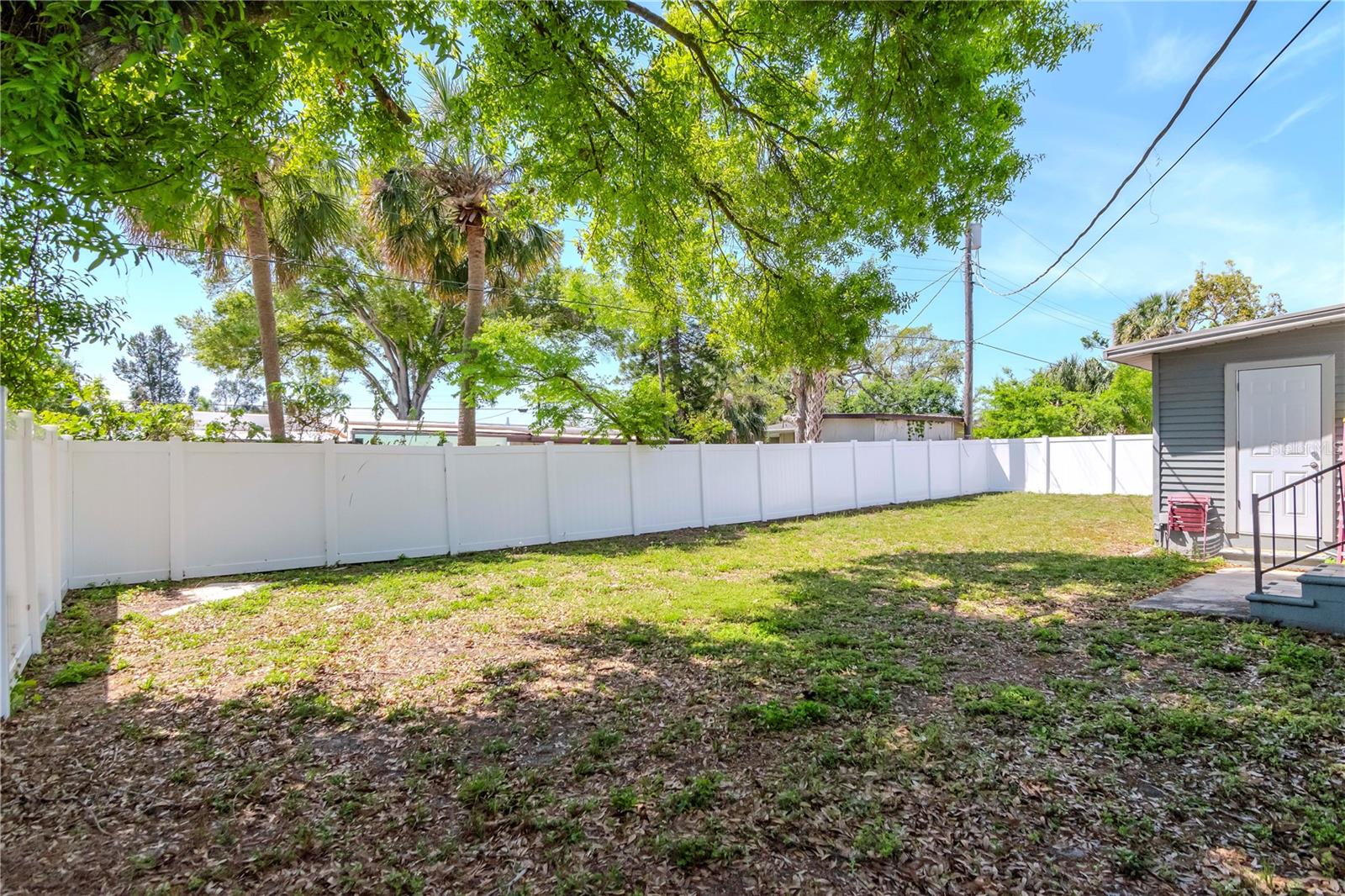 1528 W RIVER SHORE WAY