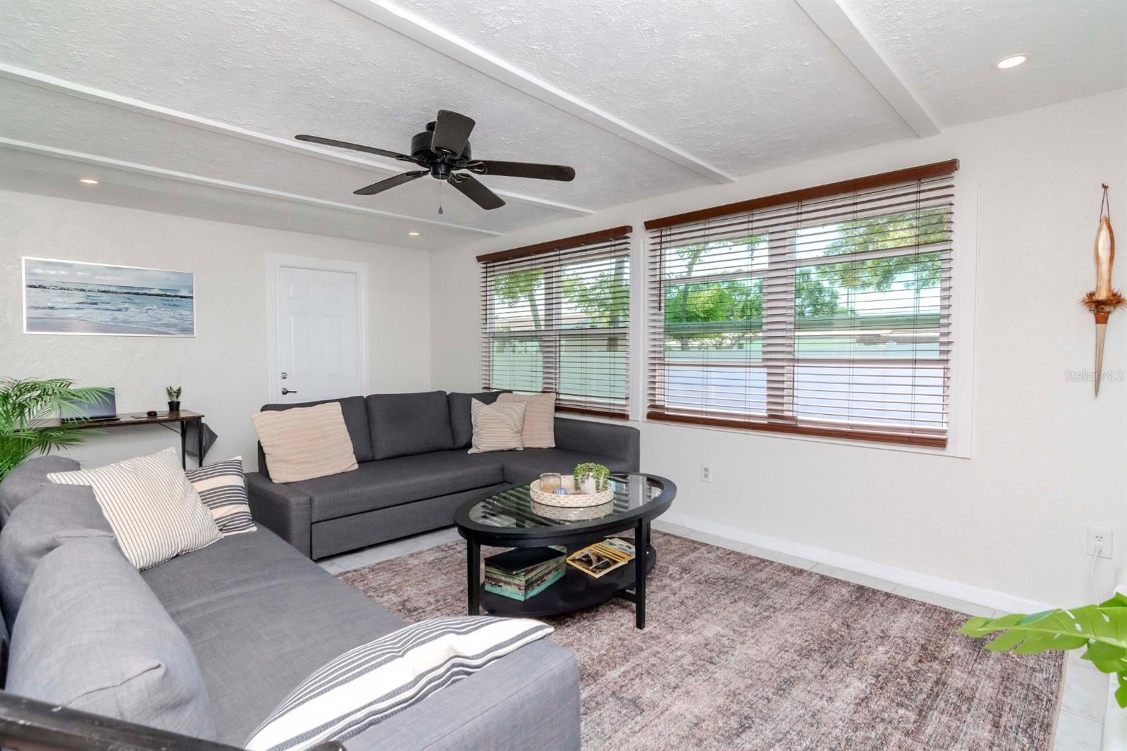 1528 W RIVER SHORE WAY