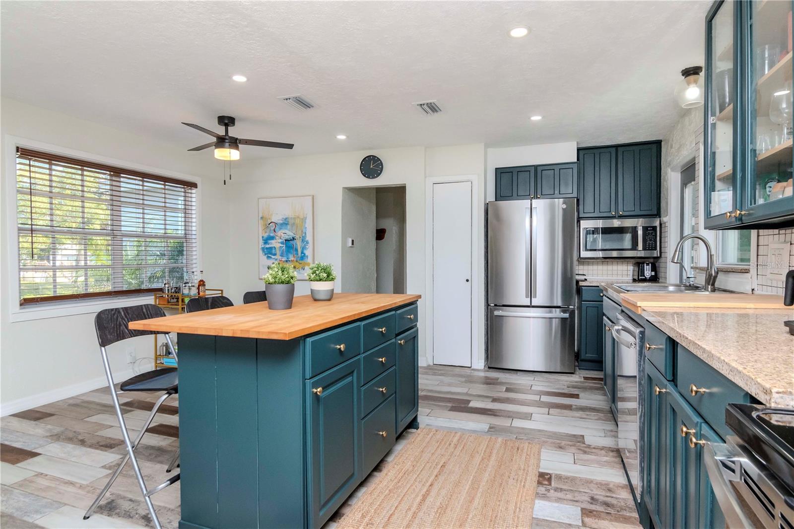 1528 W RIVER SHORE WAY