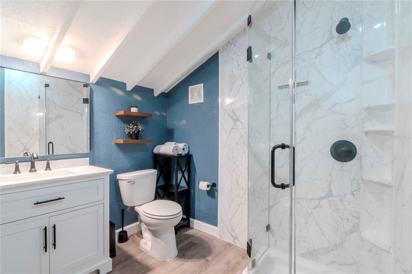 1528 W RIVER SHORE WAY