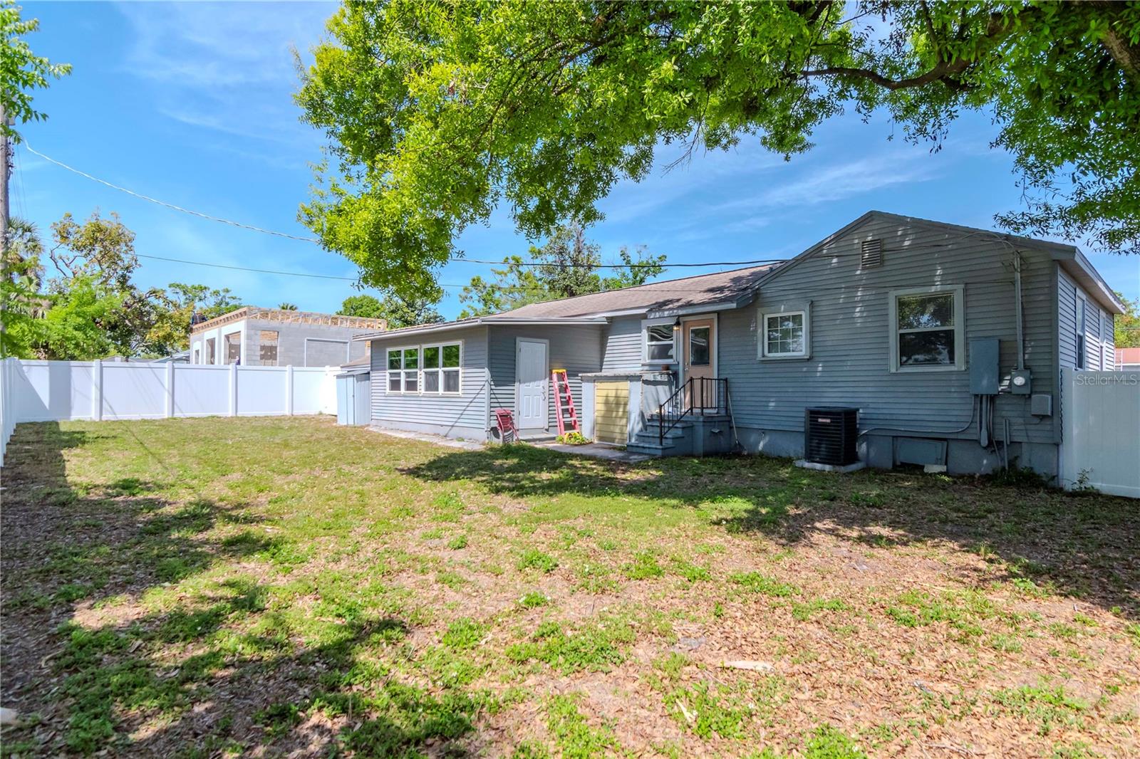 1528 W RIVER SHORE WAY