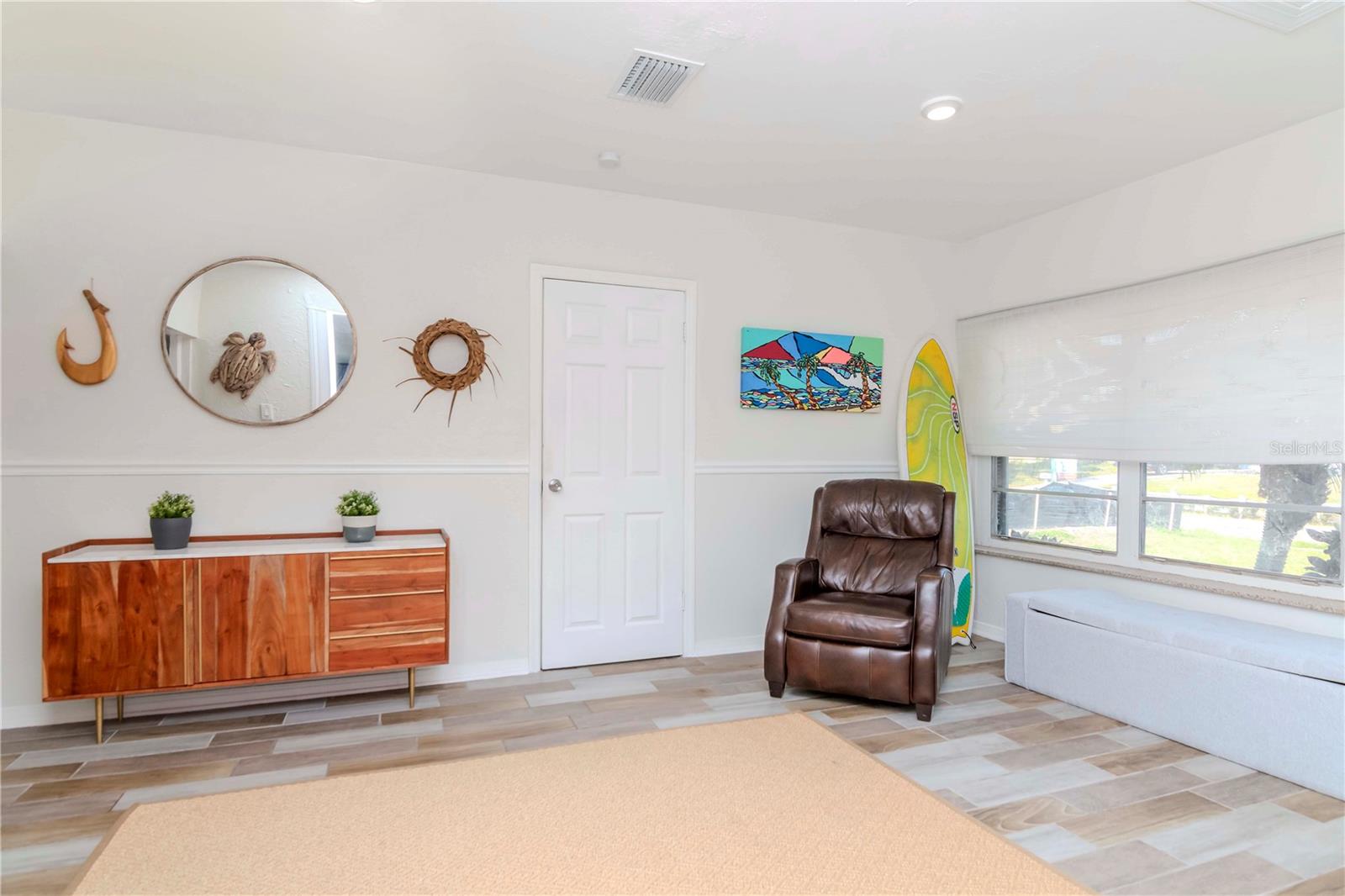 1528 W RIVER SHORE WAY