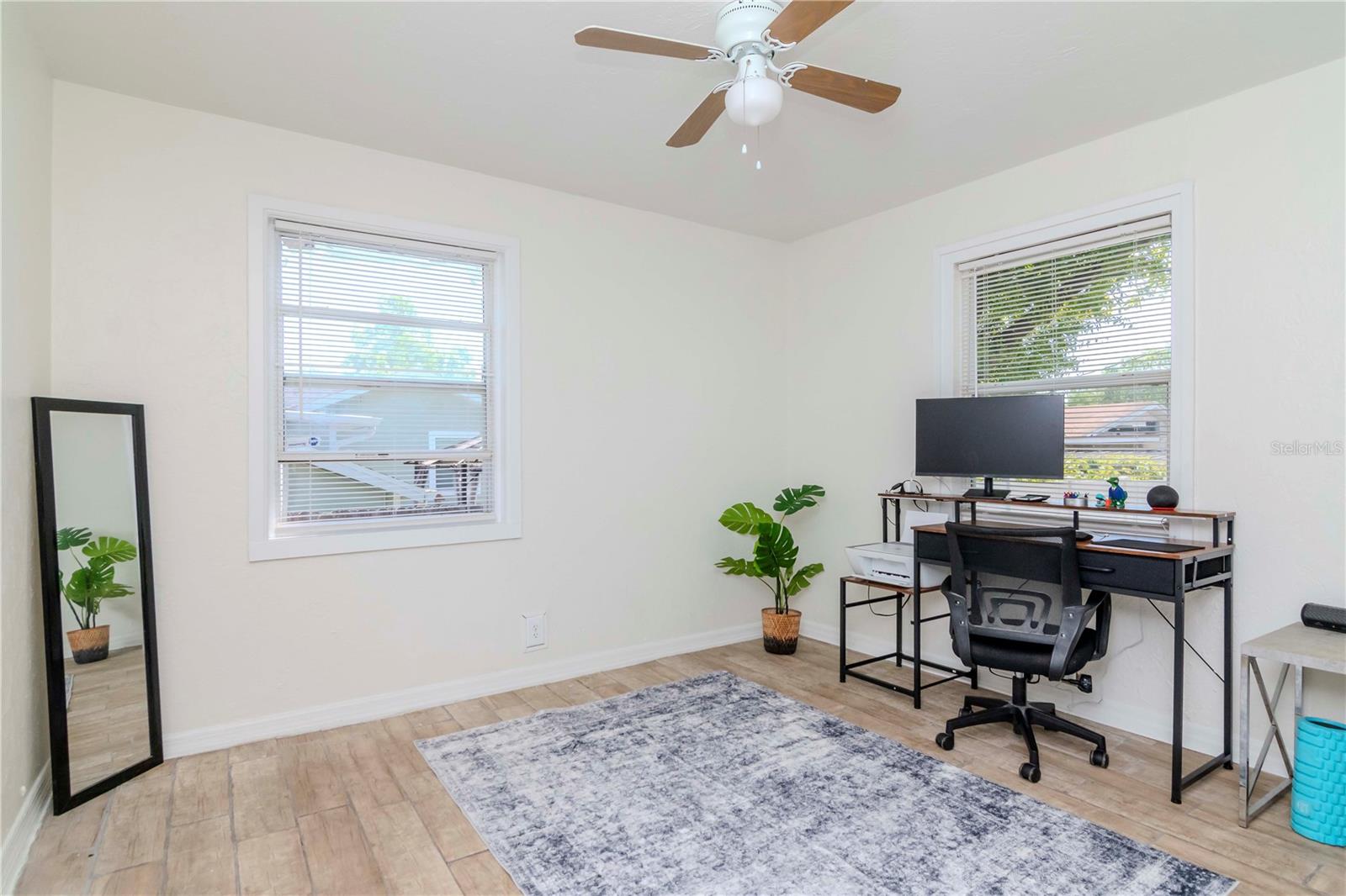 1528 W RIVER SHORE WAY