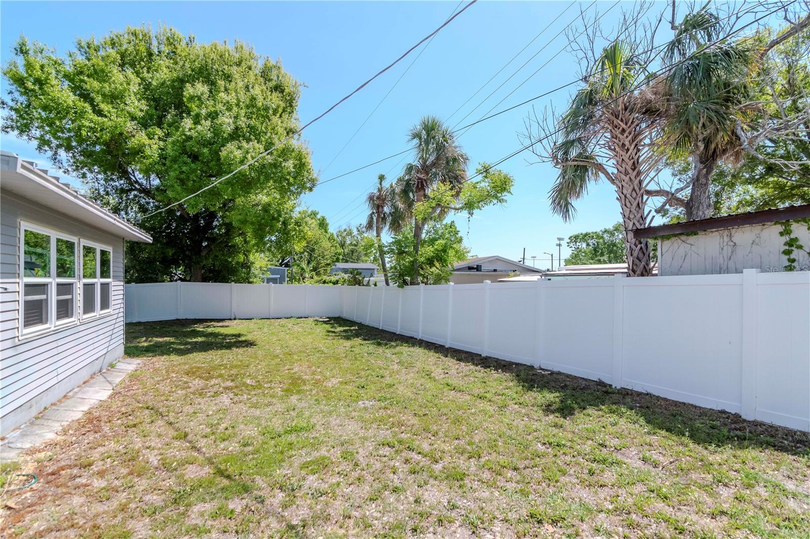 1528 W RIVER SHORE WAY