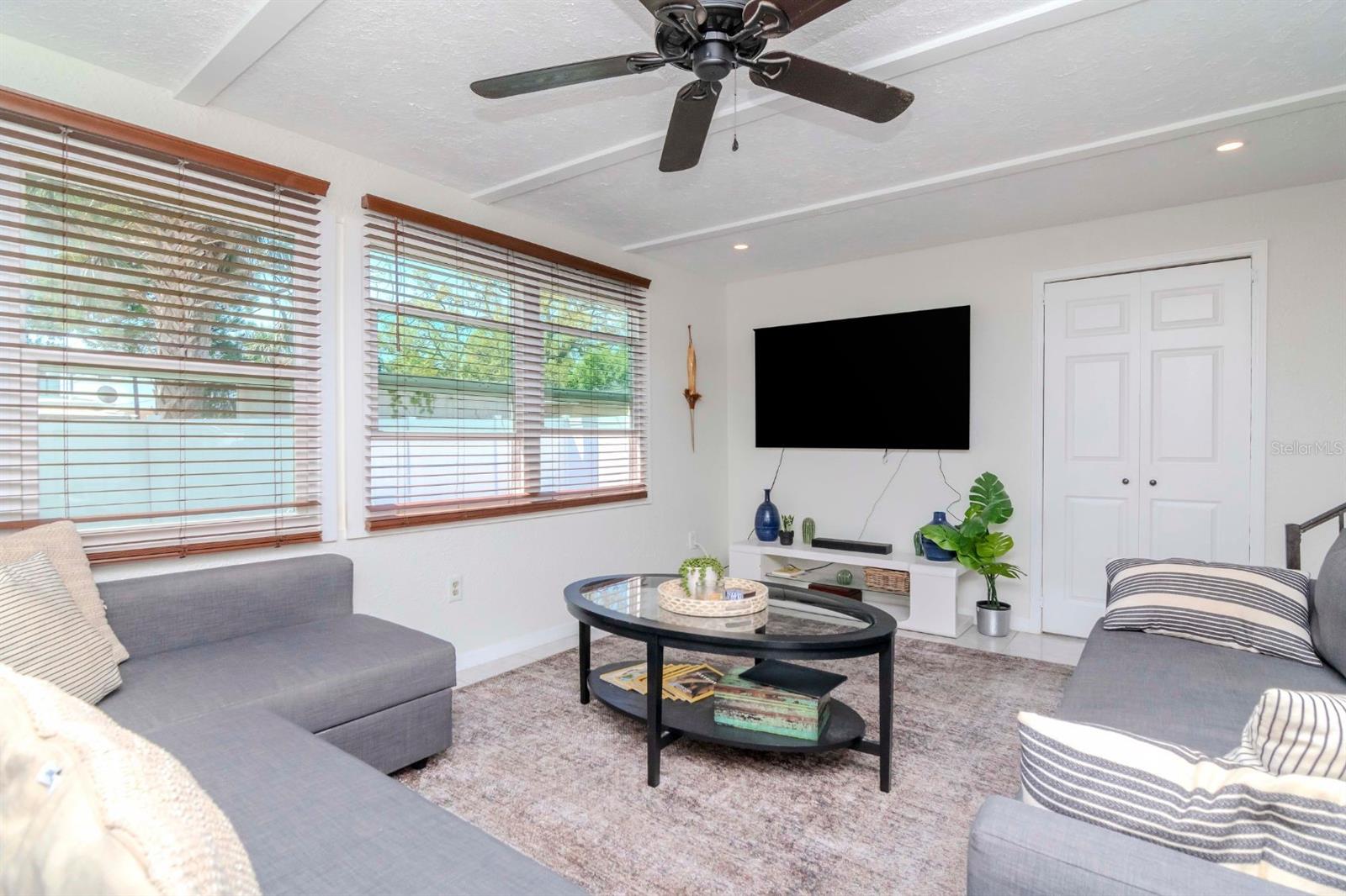 1528 W RIVER SHORE WAY