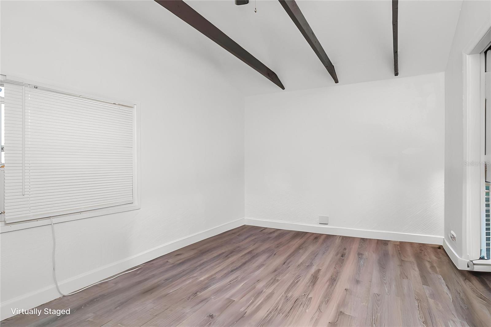 1528 W RIVER SHORE WAY