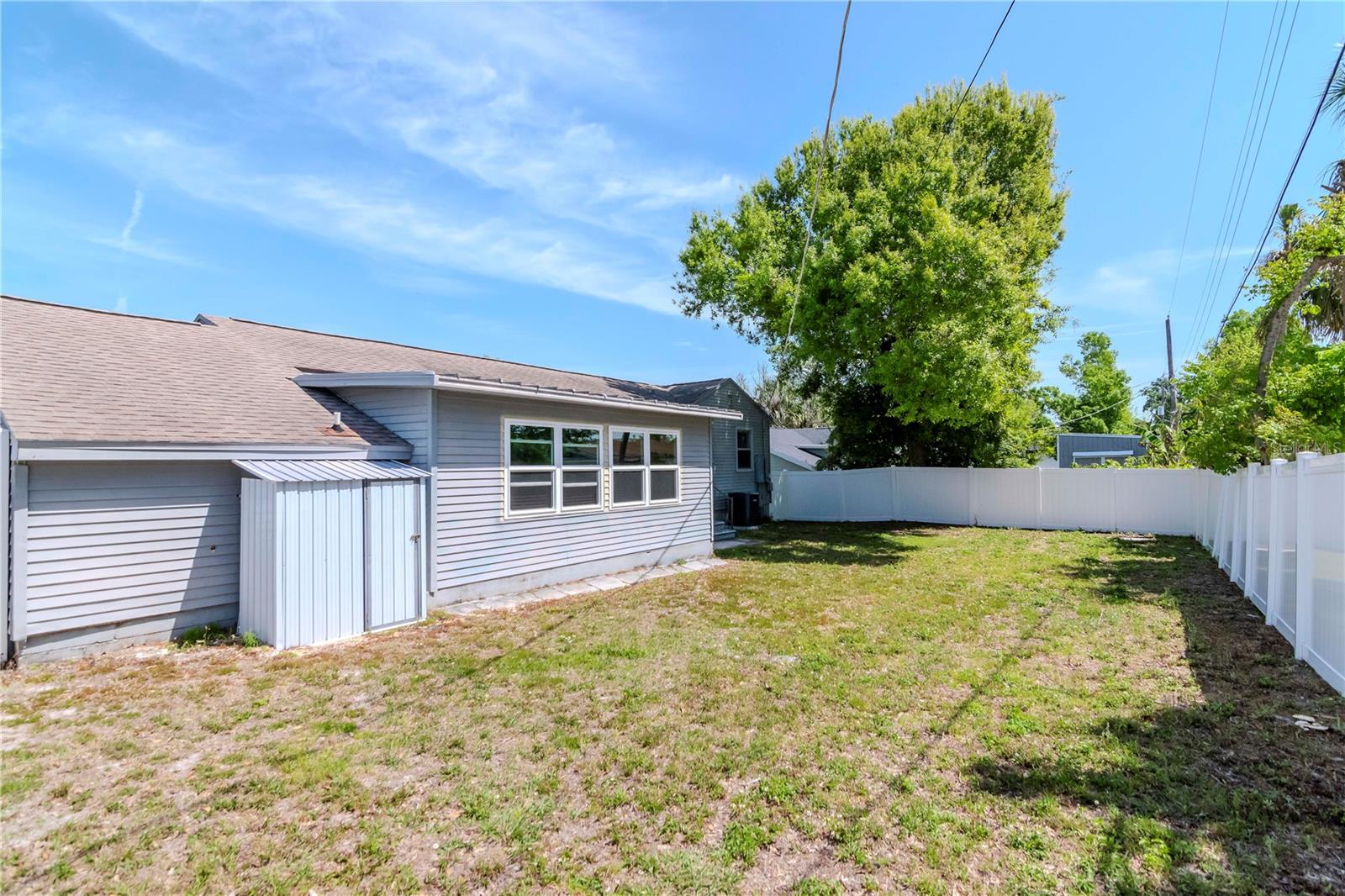 1528 W RIVER SHORE WAY