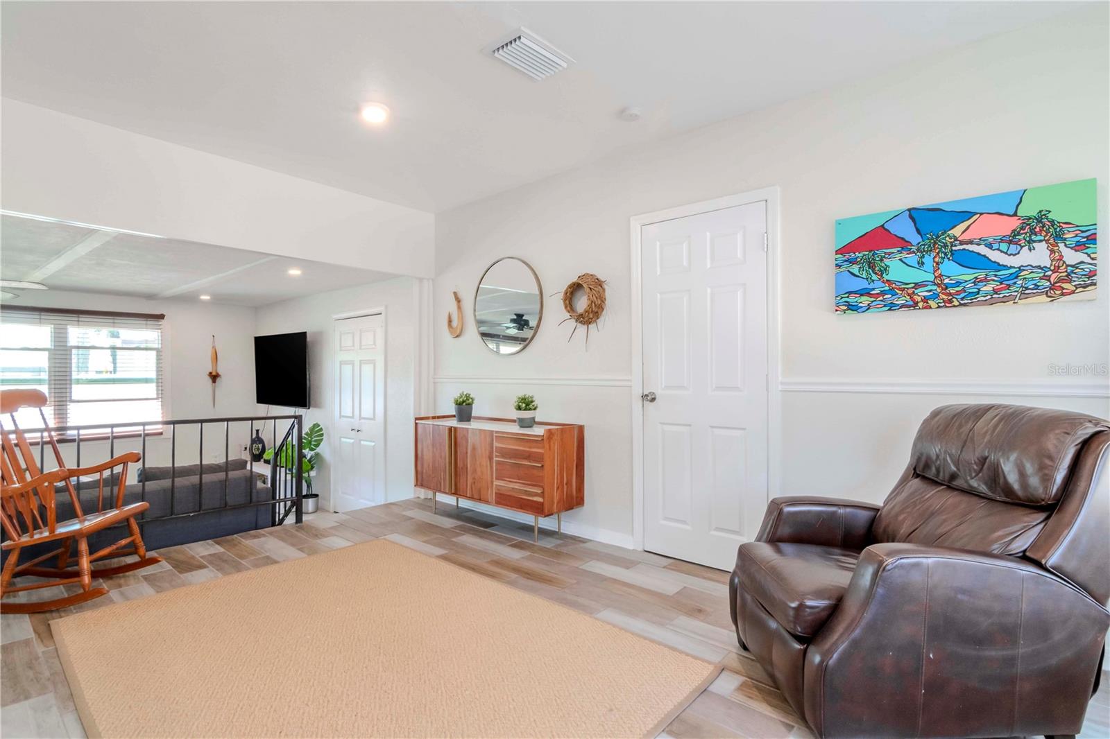 1528 W RIVER SHORE WAY